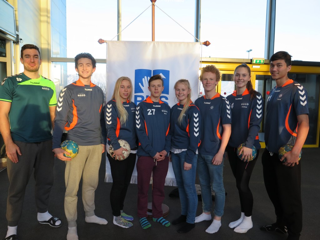 Frá hægri, Sveinn Þorgeirsson verkefnisstjóri, Úlfur Gunnar Kjartansson handbolti, Hulda Hrund Arnarsdóttir fótbolti, Elvar Snær Ólafsson íshokkí, Jasmín Erla Ingadóttir fótbolti, Ásgrímur Þór Bjarnason fótbolti, Andrea Jacobsen handbolti og Kristján Örn Kristjánsson handbolti.